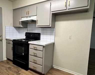 1049 Cottonwood Trail - Photo Thumbnail 2