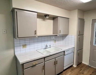 1049 Cottonwood Trail - Photo Thumbnail 3