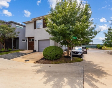 1011 Gallivant Lane - Photo Thumbnail 5