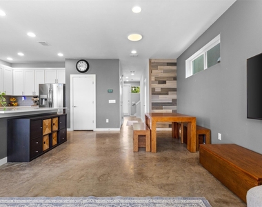 1011 Gallivant Lane - Photo Thumbnail 7