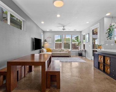 1011 Gallivant Lane - Photo Thumbnail 6