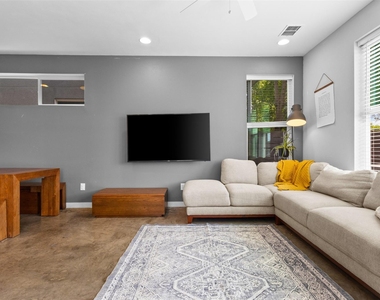 1011 Gallivant Lane - Photo Thumbnail 10