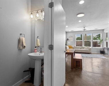 1011 Gallivant Lane - Photo Thumbnail 17