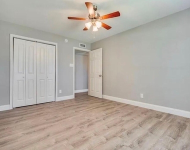 6529 Chalk Court - Photo Thumbnail 4