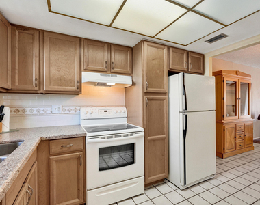 308 Golfview Road - Photo Thumbnail 9