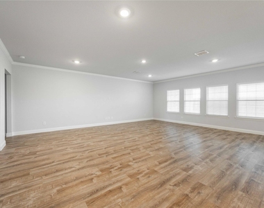 354 Rock Acre Drive - Photo Thumbnail 7