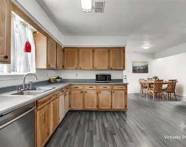 501 Sunrise Drive - Photo Thumbnail 3