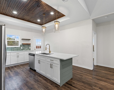 5623 Barkridge Drive - Photo Thumbnail 11