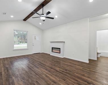 5623 Barkridge Drive - Photo Thumbnail 8