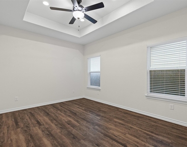 5623 Barkridge Drive - Photo Thumbnail 16
