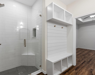 5623 Barkridge Drive - Photo Thumbnail 4