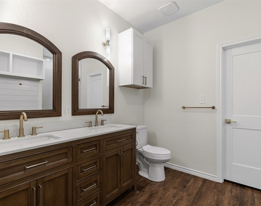 5623 Barkridge Drive - Photo Thumbnail 21