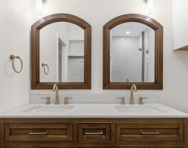 5623 Barkridge Drive - Photo Thumbnail 22