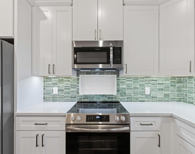 5623 Barkridge Drive - Photo Thumbnail 14