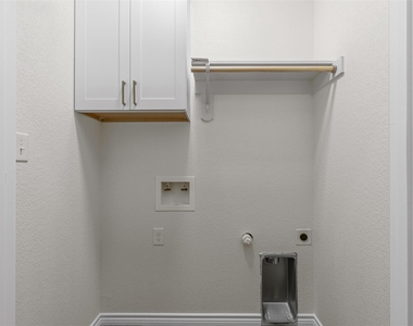 5623 Barkridge Drive - Photo Thumbnail 31