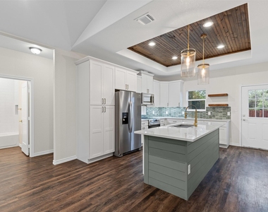 5623 Barkridge Drive - Photo Thumbnail 10