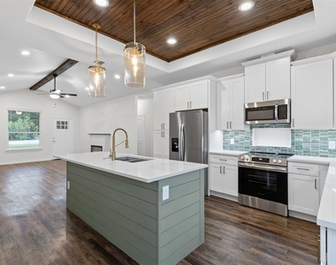5623 Barkridge Drive - Photo Thumbnail 15