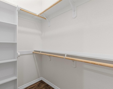 5623 Barkridge Drive - Photo Thumbnail 24