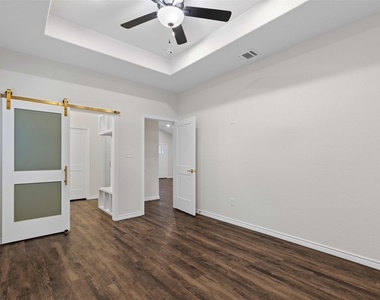 5623 Barkridge Drive - Photo Thumbnail 19