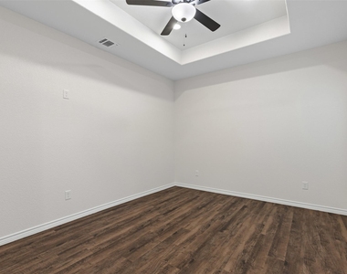 5623 Barkridge Drive - Photo Thumbnail 20