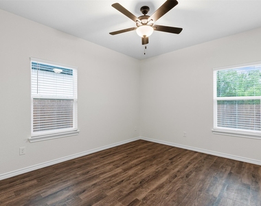 5623 Barkridge Drive - Photo Thumbnail 25