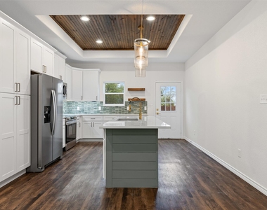 5623 Barkridge Drive - Photo Thumbnail 9