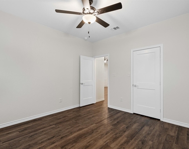 5623 Barkridge Drive - Photo Thumbnail 26