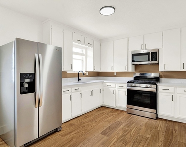 300 Hilltop Avenue - Photo Thumbnail 8