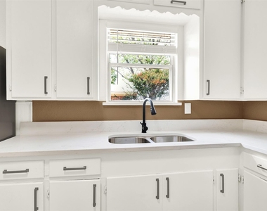 300 Hilltop Avenue - Photo Thumbnail 22
