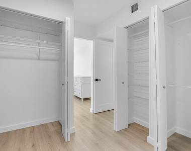 3701 N Country Club Drive - Photo Thumbnail 20