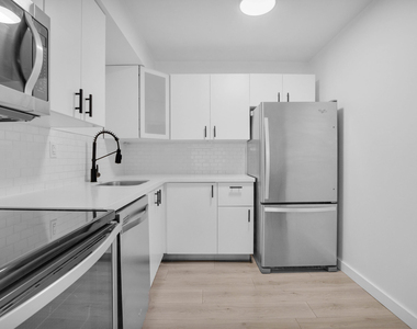 3701 N Country Club Drive - Photo Thumbnail 4