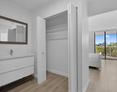 3701 N Country Club Drive - Photo Thumbnail 18