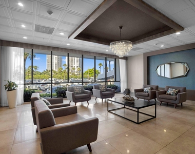 3701 N Country Club Drive - Photo Thumbnail 8