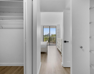 3701 N Country Club Drive - Photo Thumbnail 15