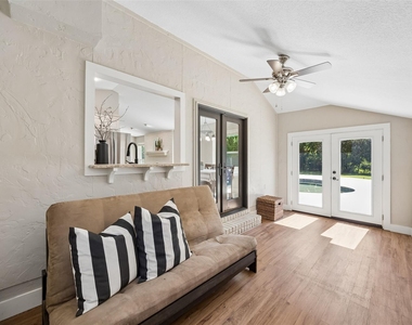 1203 Oakwood Trail - Photo Thumbnail 18