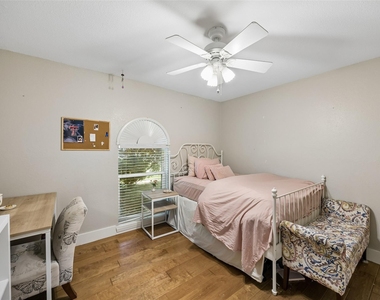 1203 Oakwood Trail - Photo Thumbnail 15