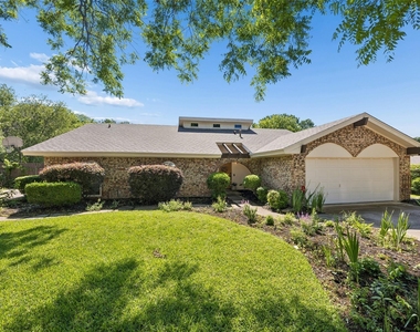 1203 Oakwood Trail - Photo Thumbnail 2