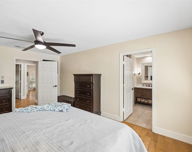 1203 Oakwood Trail - Photo Thumbnail 11