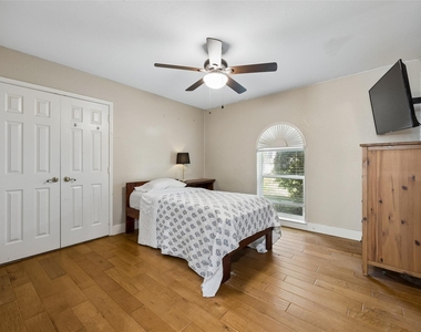 1203 Oakwood Trail - Photo Thumbnail 16