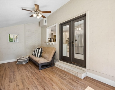 1203 Oakwood Trail - Photo Thumbnail 17