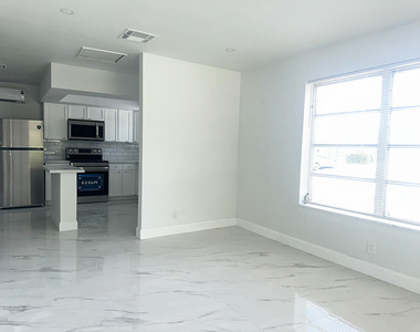 425 Sw 18th Avenue - Photo Thumbnail 3