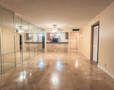 17 Royal Palm Way - Photo Thumbnail 6