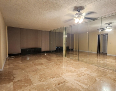 17 Royal Palm Way - Photo Thumbnail 8