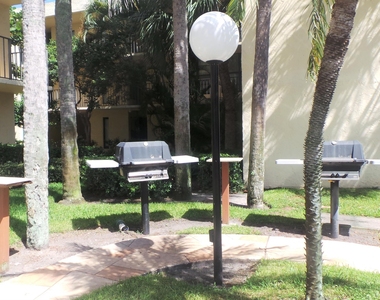 17 Royal Palm Way - Photo Thumbnail 19
