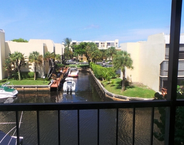 17 Royal Palm Way - Photo Thumbnail 7
