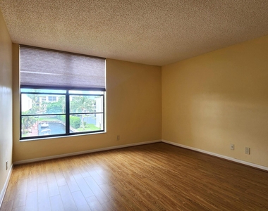 17 Royal Palm Way - Photo Thumbnail 14