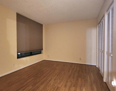 17 Royal Palm Way - Photo Thumbnail 10