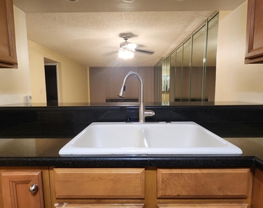 17 Royal Palm Way - Photo Thumbnail 15