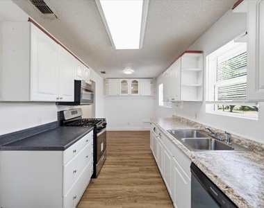 104 Parker Street - Photo Thumbnail 11