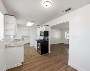 104 Parker Street - Photo Thumbnail 12